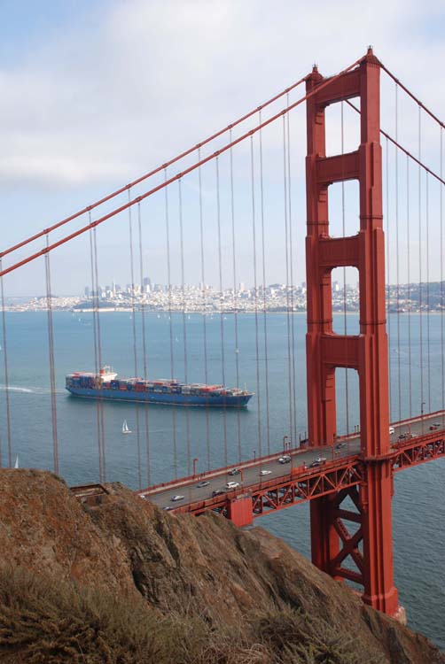 GoldenGateBridgeShip