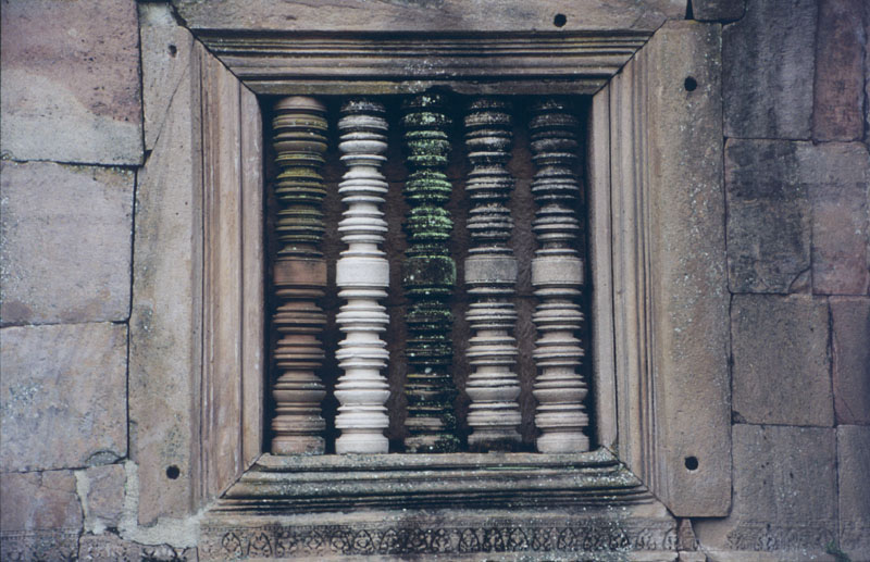 25Khmer_columns